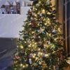 Umelý vianočný stromček 3D Smrek Exkluzívny 210cm LED450, stromček má prirodzene zelené ihličie a je ozdobený červeno-zlatými ozdobami