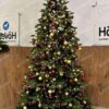 Umelý vianočný stromček 3D Smrek Exkluzívny 300cm LED1000, vysoký stromček má husté zelené ihličie a je ozdobený červenými a zlatými ozdobami