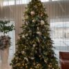Umelý vianočný stromček 3D Smrek Exkluzívny 360cm LED1450, vysoký stromček so zeleným ihličím ozdobený bielymi ozdobami