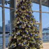 Umelý vianočný stromček 3D Smrek Exkluzívny 450cm LED1750, vysoký stromček má husté zelené ihličie a je ozdbe
