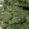 Detail vetvičky vianočného stromčeka 3D Jedľa Štíhla, má ihličie prirodzenej zelenej farby