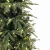 Detail vianočného stromčeka 3D Jedľa Štíhla LED, ihličie má prirodzenú zelenú frabu
