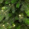 Detail vetvičiek vianočného stromčeka 3D Smrek Taliansky, ihličie má bledozelenú a tmavozelenú farbu