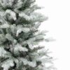 Detail vianočného stromčeka 3D Smrek Mrazivý v kvetináči. Vetvičky majú strieborné ihličie jemne posiaté umelým snehom a trblietkami.