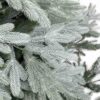 Detailna fotka vetvičiek vianočného stromčeka FULL 3D Smrek Vznešený. Má dvojfarebné ihličie a vonkajšie vetvičky sú strieborné.