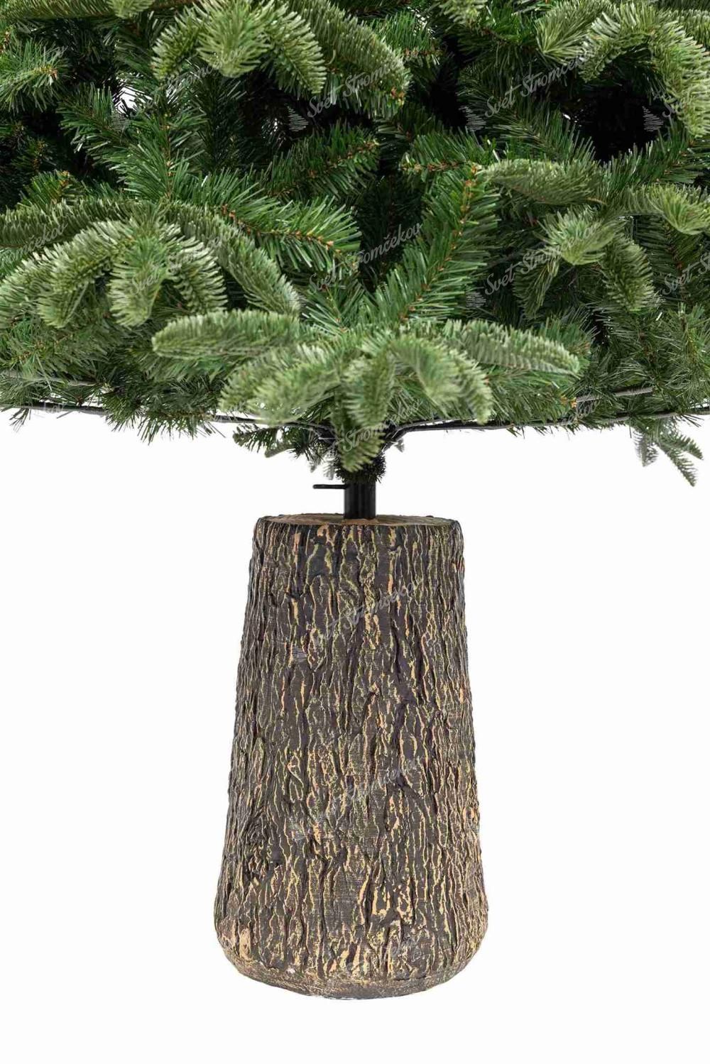 Detail pníka vianočného stromčeka 3D Jedľa Kolorádska na pníku ktorý je z keramiky a imituje drevený kmeň