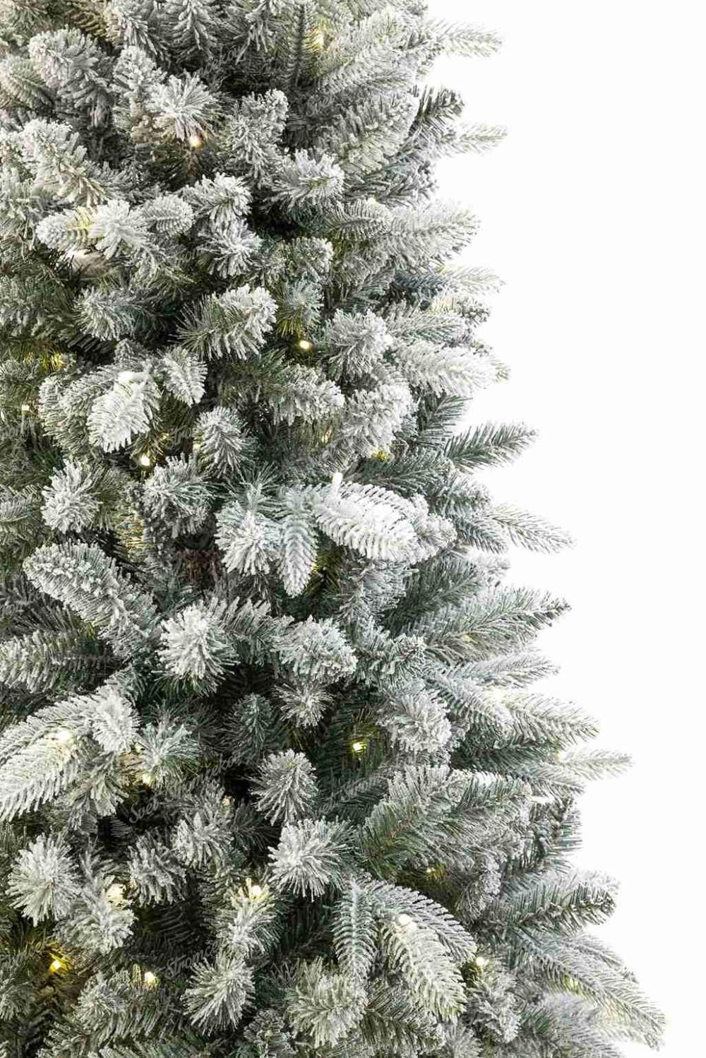 Detail vianočného stromčeka Vianočný stromček 3D Smrek Kráľovský Úzky LED s husto zasneženými vetvičkami
